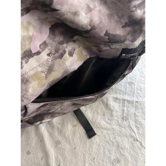 Lululemon Backpack New With Tags Camo Everyday Backpack 2.0 - Picture 6 of 10